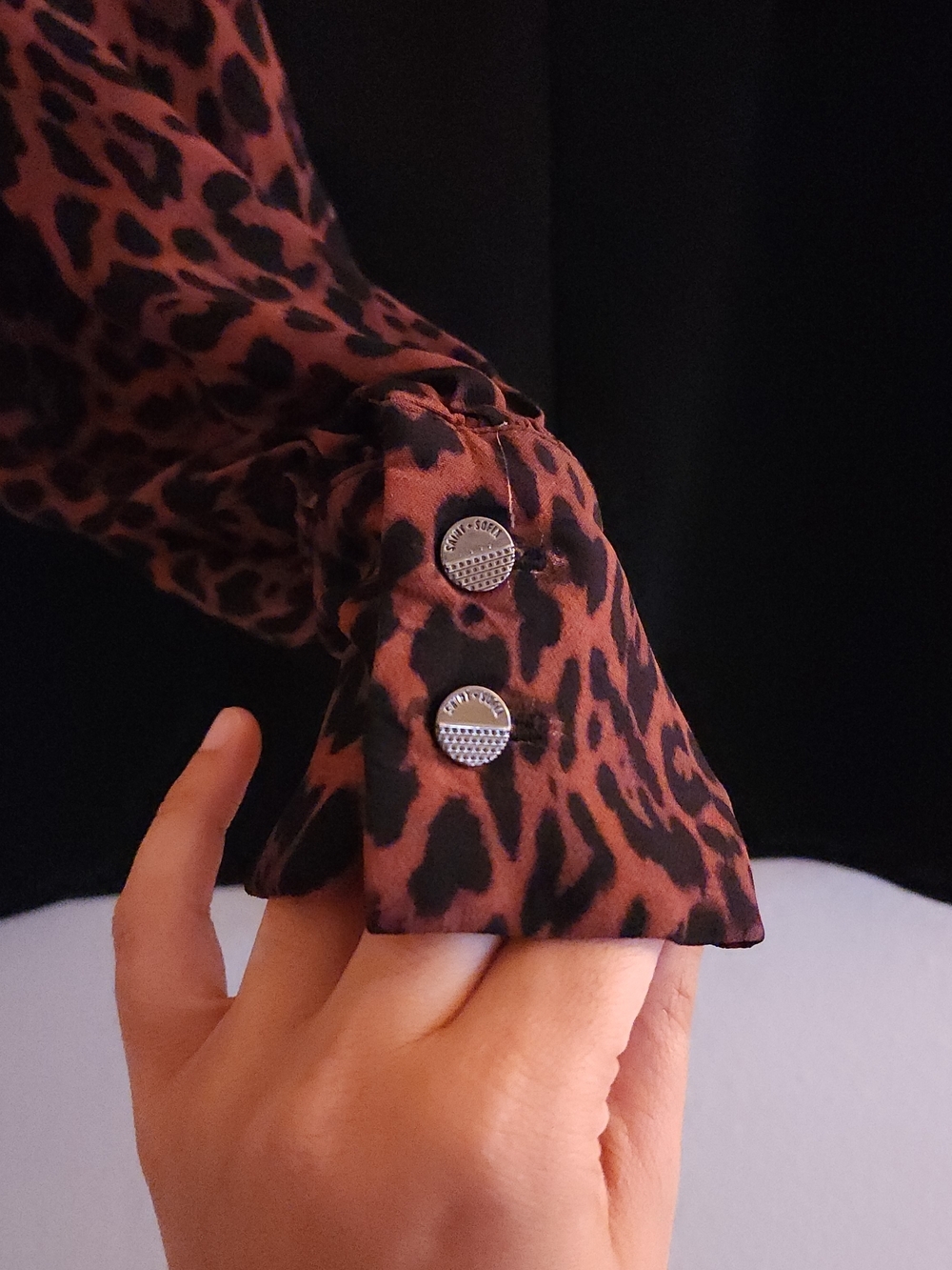 Saint + Sofia Black Leopard Print Contrast Sleeve Blouse USA 8 - Picture 3 of 7